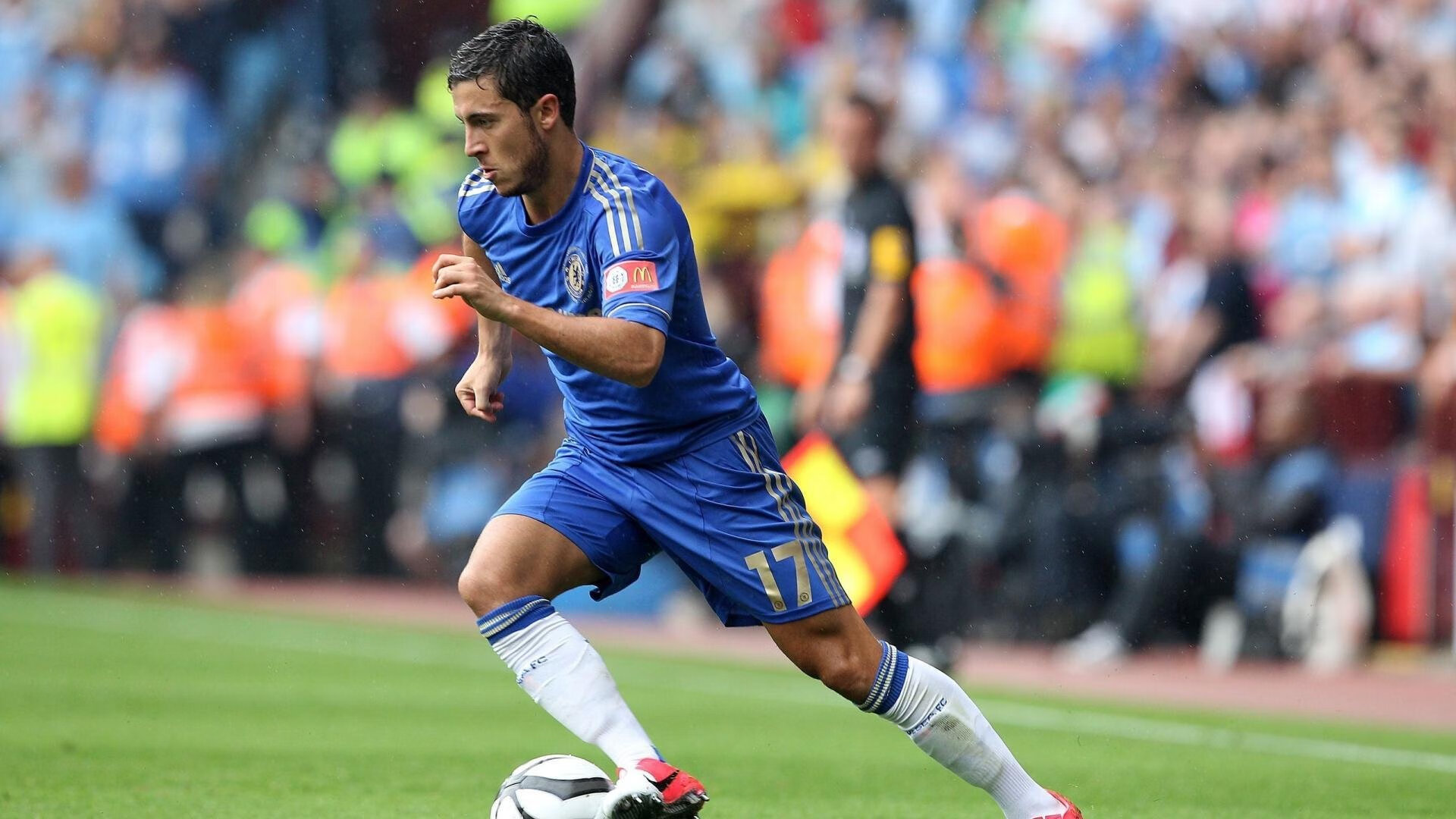 城市体育广场增加夜间照明满足夜跑和健身需求,城市体育馆收费吗