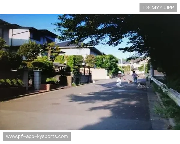 《读卖新闻》头版报道杭州亚运会开幕，关注日本代表团表现。，杭州亚运会新闻稿